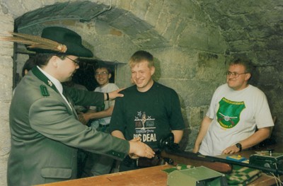 Jugendschützenkönig 1997 und somit 4. Schützenkönig der Jugend Kevin Heinemann Bild Mitte