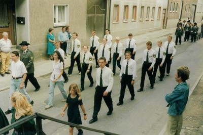 ...die Jungschützen beim Festumzug des 6. Schützenfestes 1997